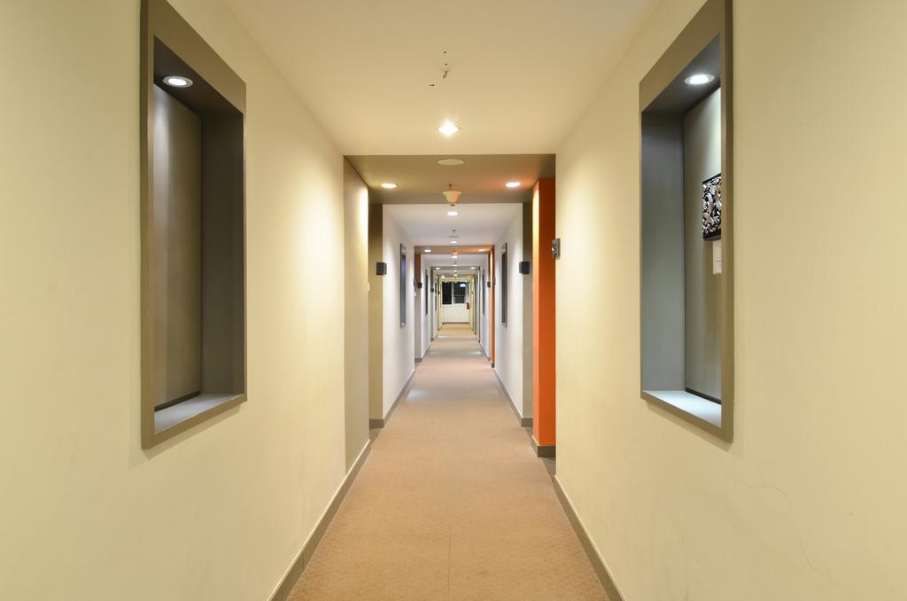 Howard Johnson By Wyndham Pekalongan Exteriör bild