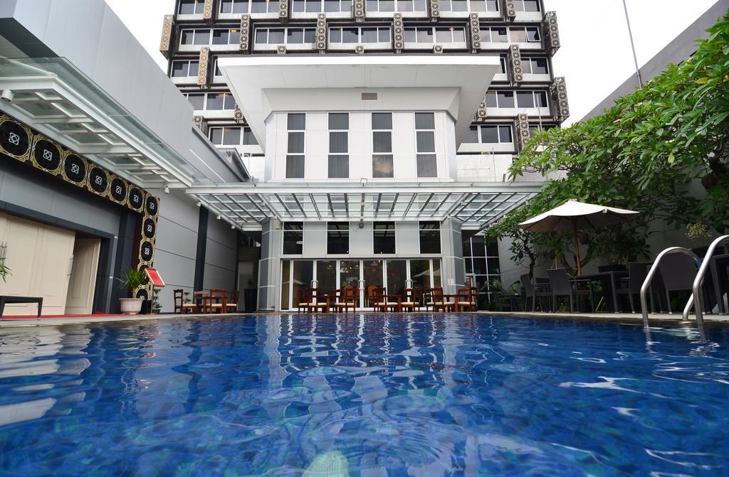 Howard Johnson By Wyndham Pekalongan Exteriör bild